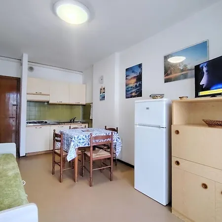 Luminous Just Next To The Μπιμπιόνε