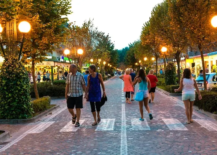 Luminous Just Next To The Διαμέρισμα Μπιμπιόνε