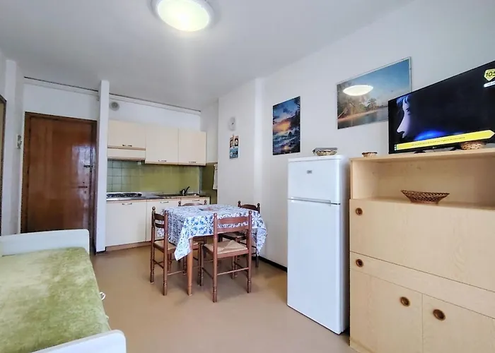 Luminous Just Next To The Μπιμπιόνε