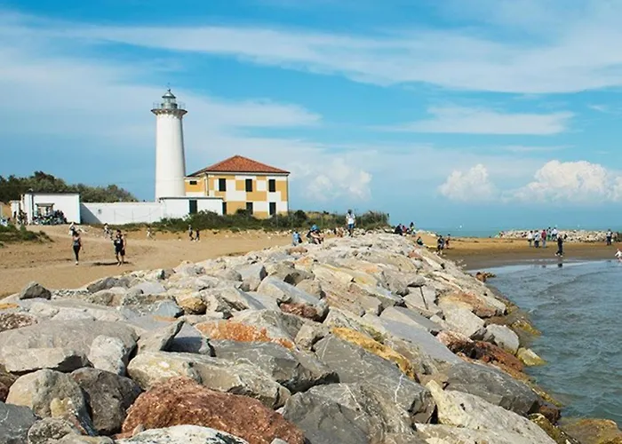 Luminous Just Next To The Apartment *